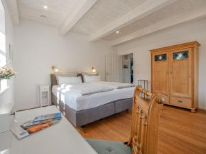 Pellworm under reeds