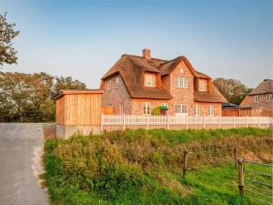 Pellworm under reeds