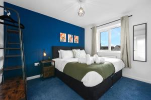 Spacious 4-Bed Contractor House, Driveway Parking, Fast Wi-Fi, Long Stays