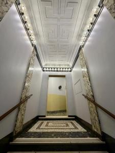 LEONE 44 Fashion District