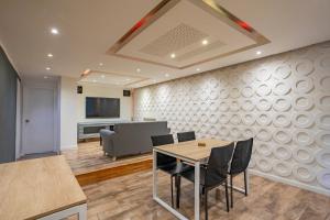 House in the Center, Top Recycling, Near Rambla