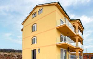 Lovely Apartment In Novi Vinodolski With Wifi