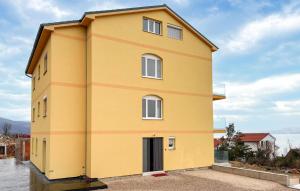 Lovely Apartment In Novi Vinodolski With Wifi