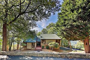Sunset Retreat - Big Deck, Mountain & Lake Lure Views!