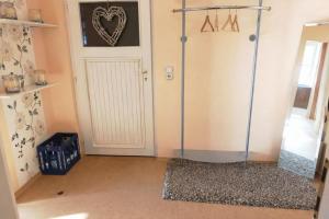 Großzügige Souterrain Ferienwohnung im Grünen