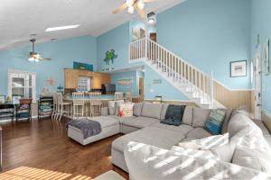 Family friendly 3 BR and 2 BA house by beach