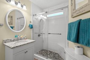 Family friendly 3 BR and 2 BA house by beach