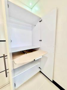 Sleek Urban Staycation-2BR with Manila Bay View near MOA, PICC, World Trade Center and US Embassy