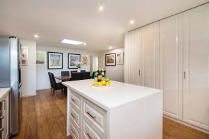 Yera Coastal Homestead with Tennis Court & Spa