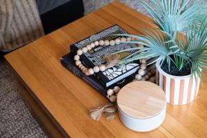 Yera Coastal Homestead with Tennis Court & Spa