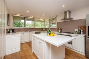 Yera Coastal Homestead with Tennis Court & Spa