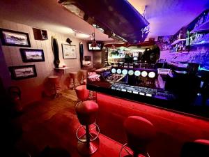 Central Modern Comfort, Heritage 1673