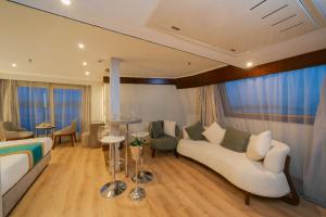 فندق نايل ستوري سوهاج