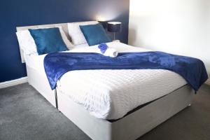 Elegant 5-Bedroom Home Nr Wolverhampton FC Stadium