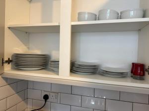 Comfortable 2-BR House in Barking -Free Parking