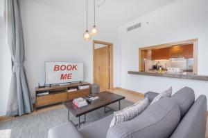 Free housekeeping visits during your stay - StayShort- Chic Downtown Escape sleeps 2 with a Stunning Pool