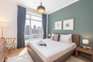 Free housekeeping visits during your stay - StayShort- Chic Downtown Escape sleeps 2 with a Stunning Pool