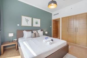 Free housekeeping visits during your stay - StayShort- Chic Downtown Escape sleeps 2 with a Stunning Pool