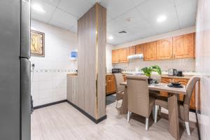 Free housekeeping visits during your stay - StayShort - 1 Bedroom in Al Garhoud Perfect for 2