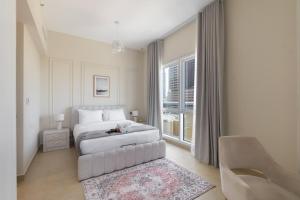 Free housekeeping visits during your stay - StayShort - Contemporary 2-Guest Apartment in Barsha Heights