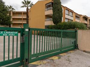 Appartement T2 au Lavandou avec Piscine pour 4-6 personnes - FR-1-803-99