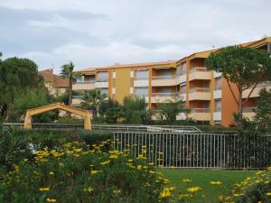 Appartement T2 au Lavandou avec Piscine pour 4-6 personnes - FR-1-803-99