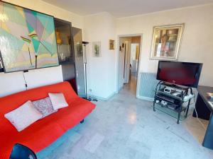 Agréable 2P dernier étage avec immense terrasse et parking privé - FR-1-196-390