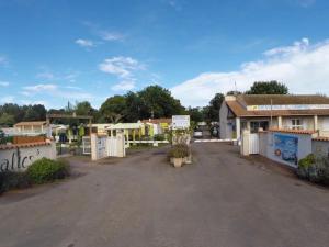 Mobil-home 32m² avec terrasse - 3 chambres, 6 personnes - API-1-52-1437