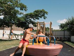 Mobil-home Prestige avec Jacuzzi et Terrasse - API-1-52-1440