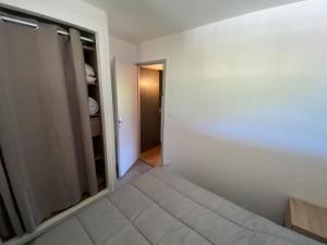 Appartement T2 Rez-de-chaussée avec Terrasse - FR-1-837-79