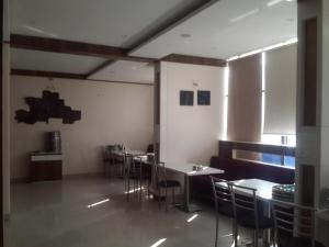 Hotel Holiday Era Opposite Railway Station