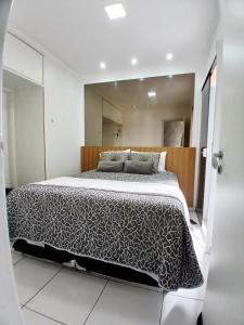 Apartamento de 3QTS a 1200m da Praia de Itapuã