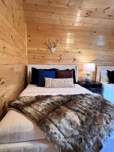 Dollywood Retreat Heated Pool Close to Parkway