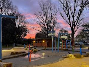 Natures Edge - Farm Scenery with Easy town access