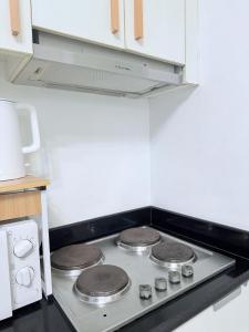 42nd Floor 2BR with Stunning Views & 7 Pools