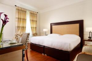 Superior Double Room with Extra Bed room in UNAHOTELS Decò Roma