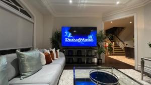 Executive Luxury Stay Corporate Paradise in South Richvale