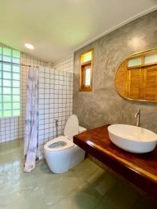 Latehouse bar Amphawa