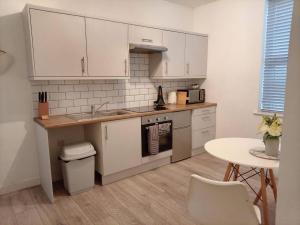 Modern 1-Bedroom Apartment | Sofa Bed | Portsmouth