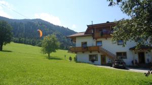 Ferienwohnungen Marchanger - 3hvězdičkové hotely ve městě Niederau