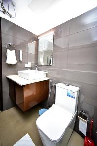 Ocean Breeze Negombo- TidesEnd Luxury Beach Apartments