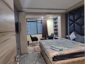 Daddy Homestay Luxury Apartment Near Mg Marg 4 bhk