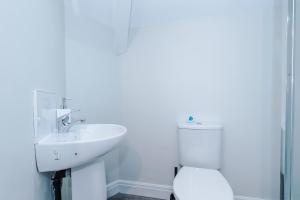 Spacious 6-Bedroom Central Blackpool