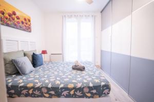 Terrasse et parking a 500m de la Cite AR