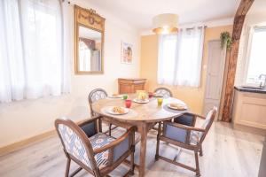 Terrasse et parking a 500m de la Cite AR