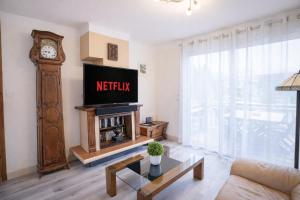 Terrasse et parking a 500m de la Cite AR