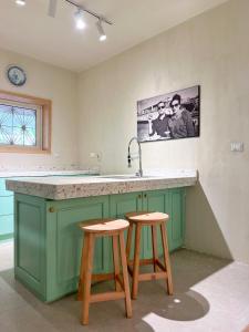 3BR Hurrya Cozy Backyard Escape & Sunny balcony Apartment