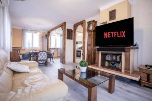 Terrasse et parking a 500m de la Cite AR