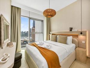 Varen Private Room in Shared Burj Vista Apartment