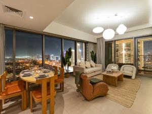 Varen Private Room in Shared Burj Vista Apartment